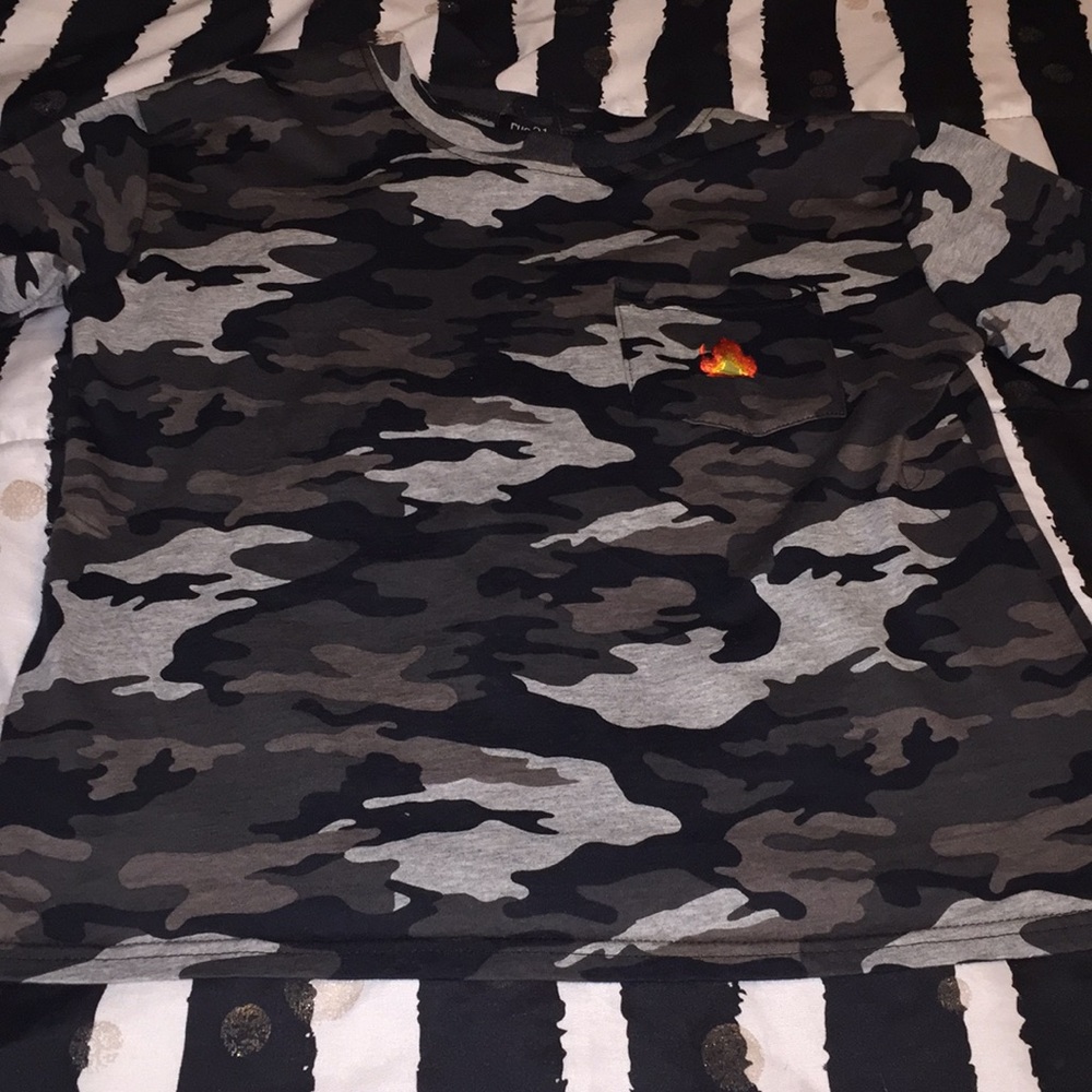 Camouflage log sleeve shirt